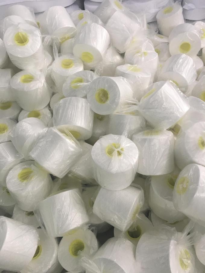 سفید خالص 100٪ پلی استر چرخش موضوع موضوع دوخت 40s / 2 گرم فروش مستقیم تولید کننده چین عمده فروشی رول لوله مخروط پلاستیک
